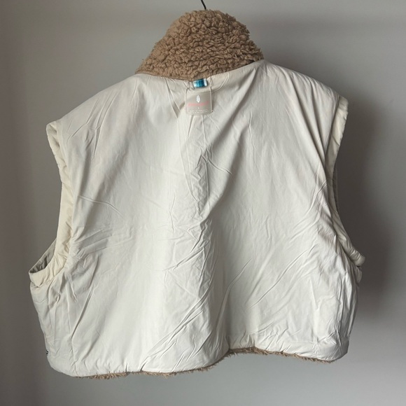 FP Movement Highline Reversible Sherpa Vest - Picture 4 of 13